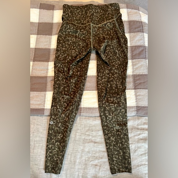 Lululemon Olive Camouflage Leggings sz 6 - Picture 4 of 4